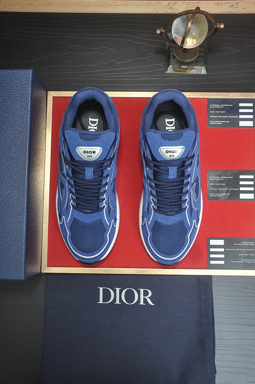 Men's men's shoes 💰: 500💶 (top original order) Brand: Dior (Dior) Standard code: Men's code 38-44 (45 customized) Grade: Same as the official website Material: Top original cowhide spliced ​​together Original wear-resistant and lightweight outsole Style category: Fashionable casual shoes Distinguished luxury brand elements top luxury Color: Actual picture color